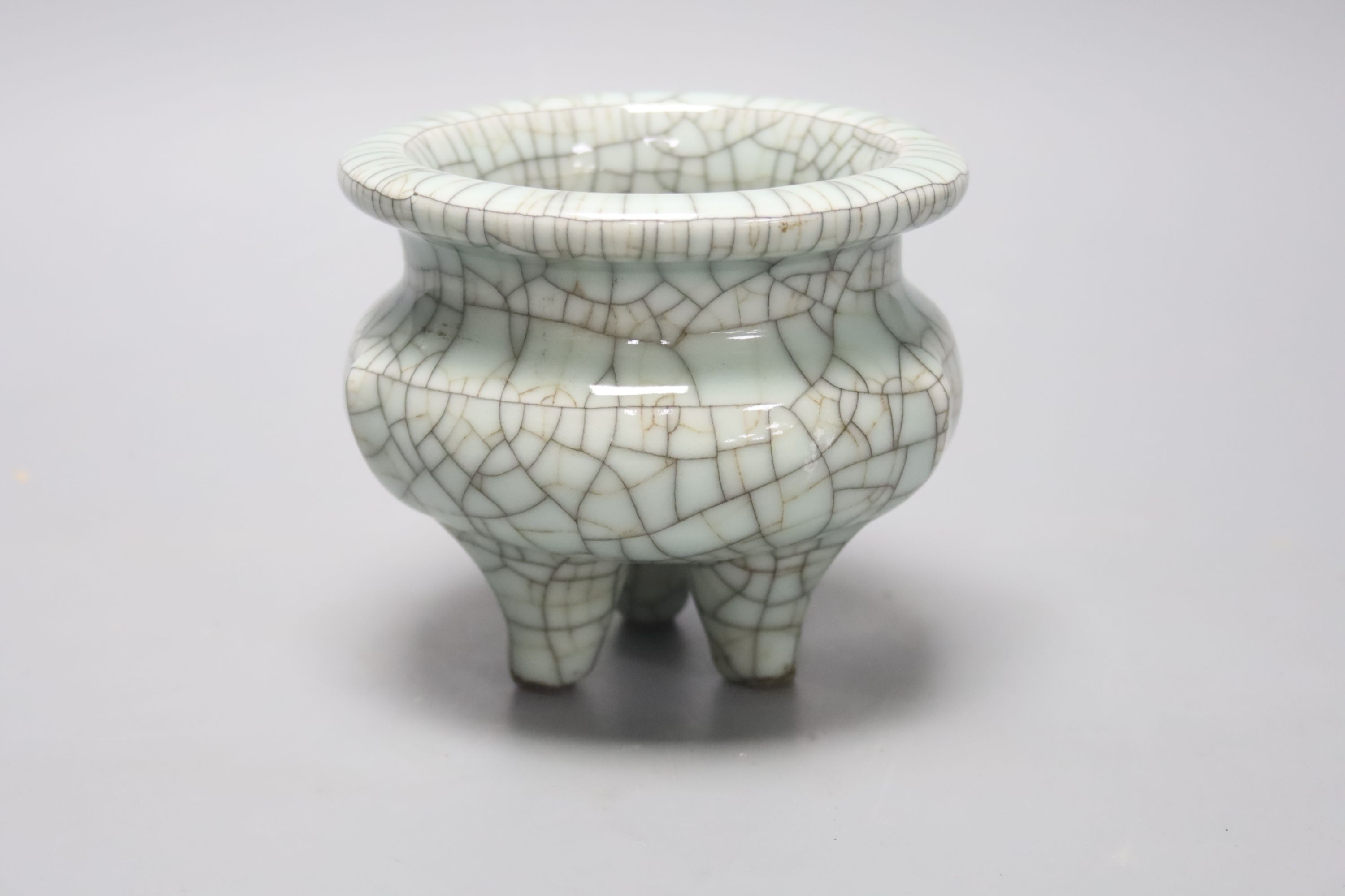 A Chinese crackle glaze censer, height 11.5cm